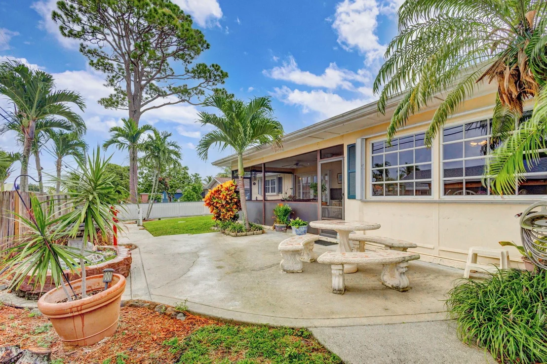 Photo of 86 W Coconut Drive