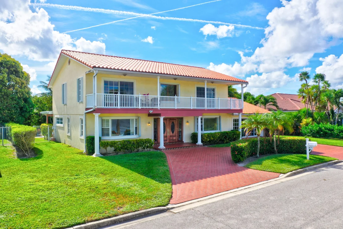 Photo of 1141 Pine Point Road