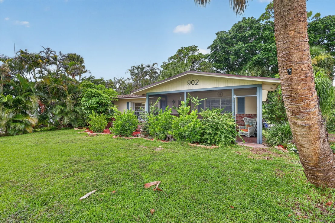 Photo of 902 SE OCEAN Avenue