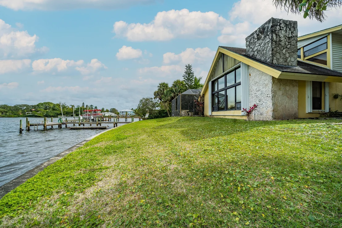 Photo of 18040 Via Rio