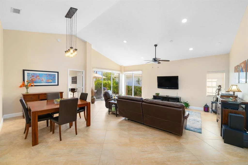 Photo of 930 Dickens Place