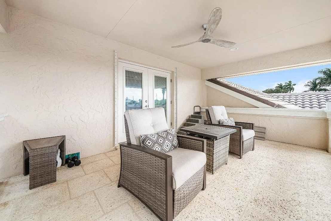 Photo of 906 Dolphin Drive
