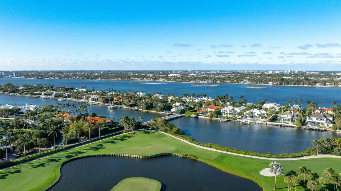 Photo of 584 Island Drive