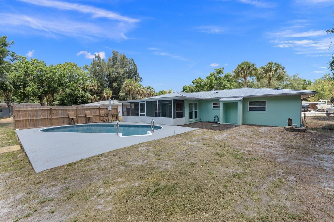 Photo of 1835 Flora Lane