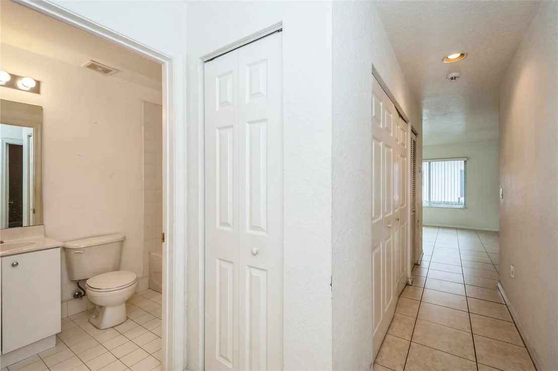 Photo of 320 NW 17th Terrace