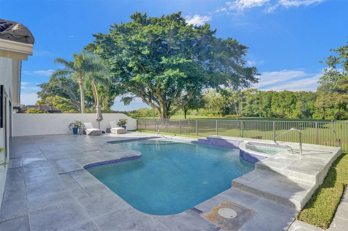 Photo of 11180 Clover Leaf Circle