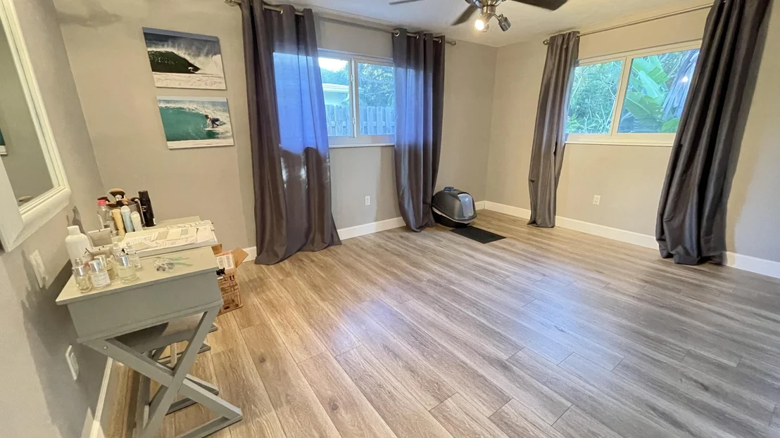 Photo of 103 E Riverside Drive