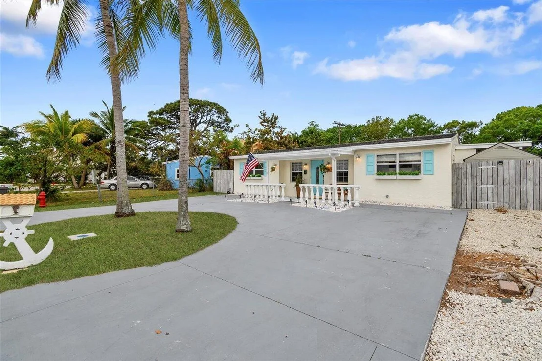Photo of 237 W Browning Drive