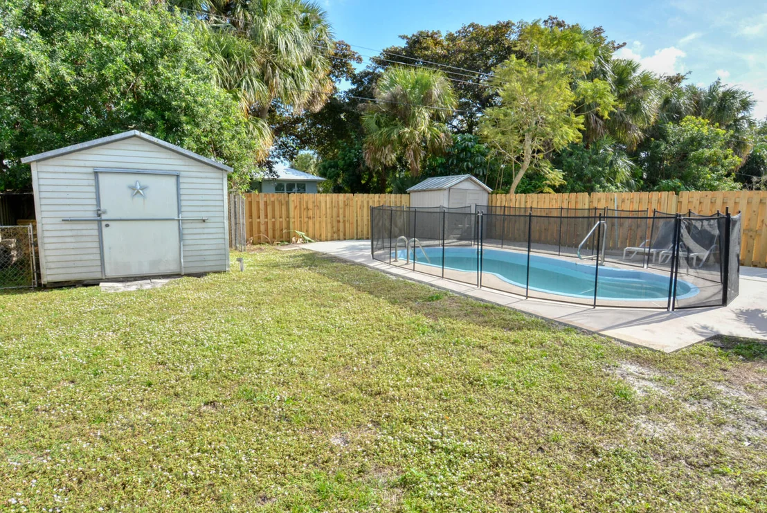 Photo of 411 SE Fini Drive