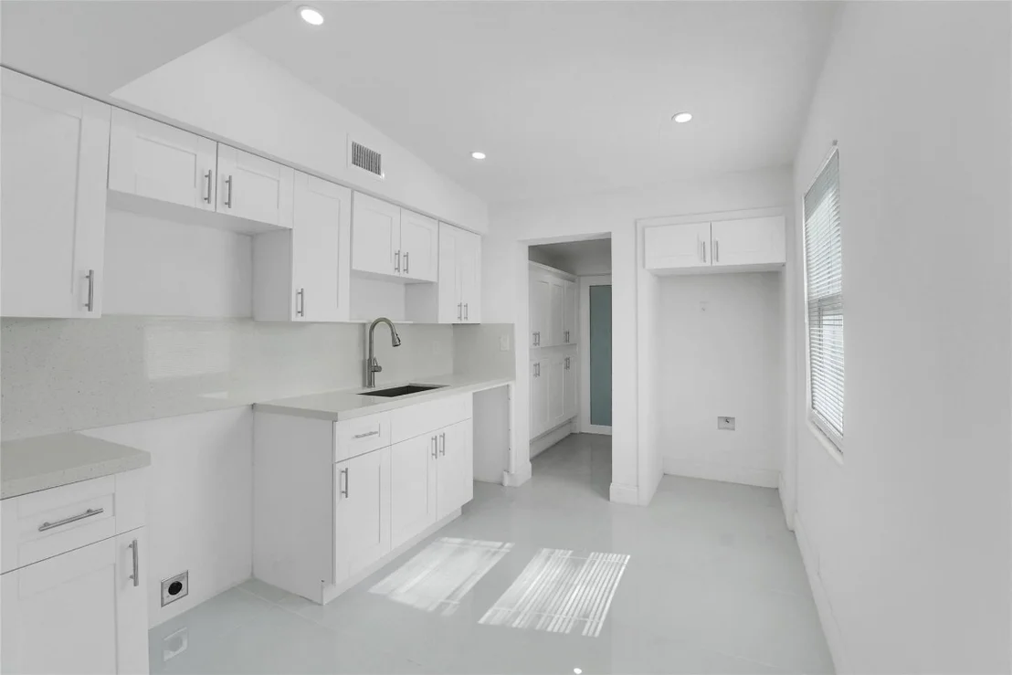 Photo of 2396 Service Road