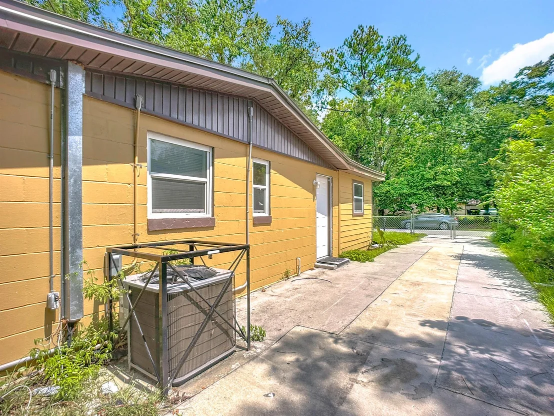 Photo of 2842 Lucoma Drive