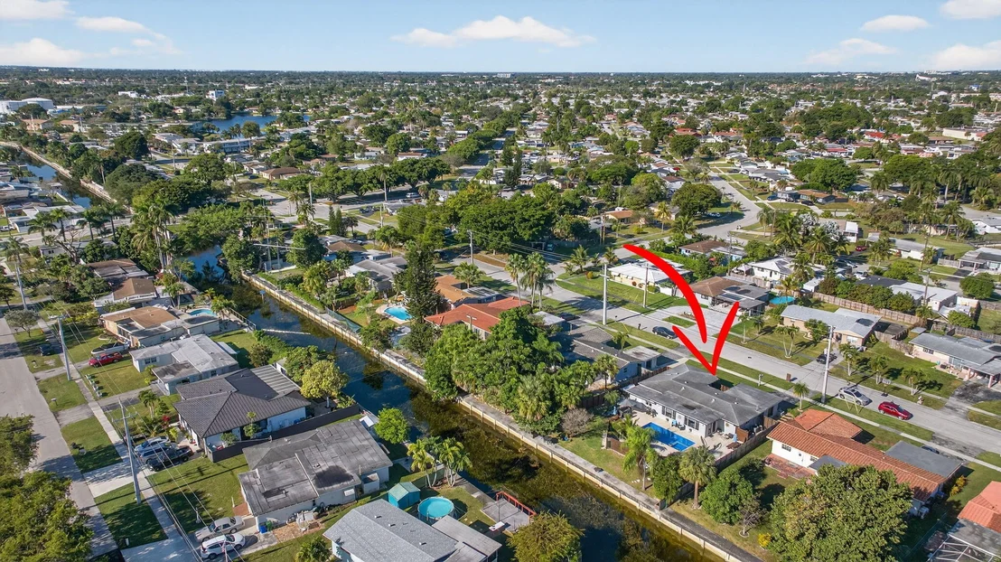 Photo of 1530 W River Drive