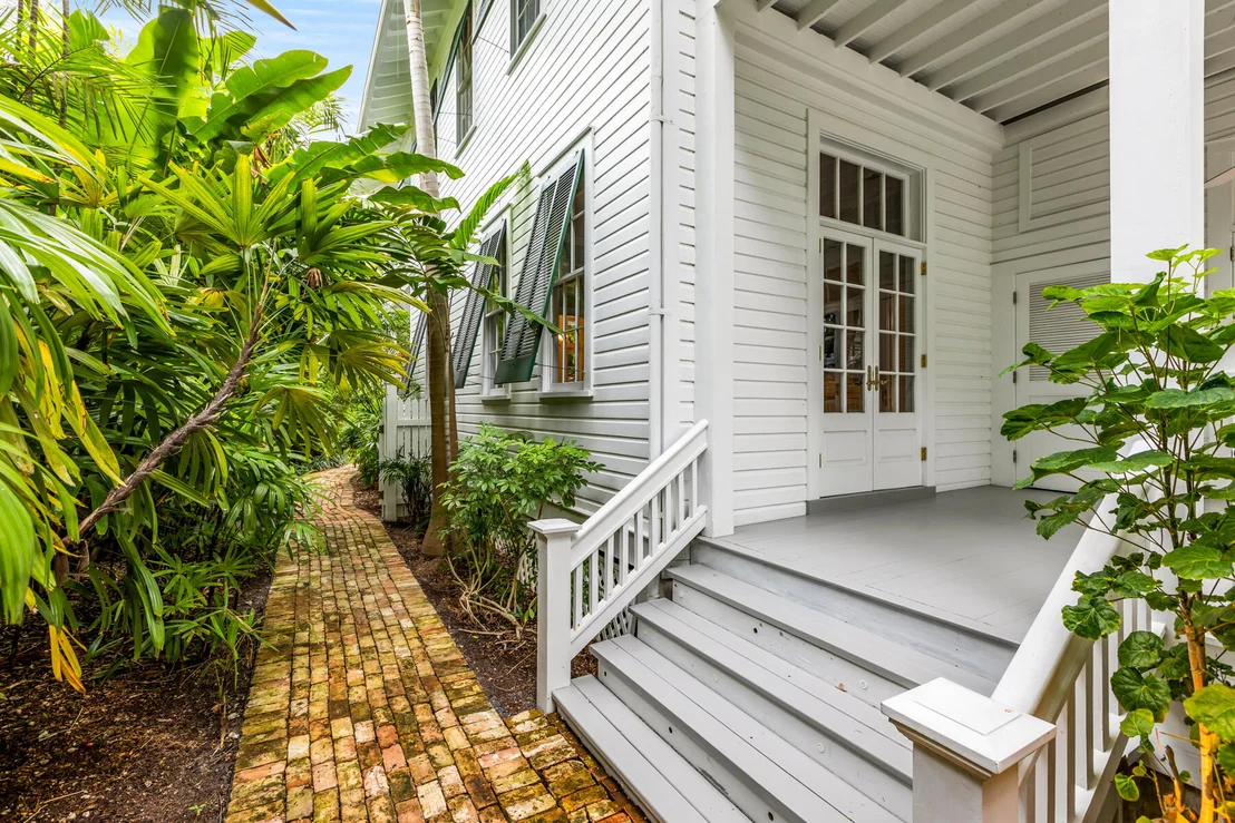Photo of 328 Whitehead Street
