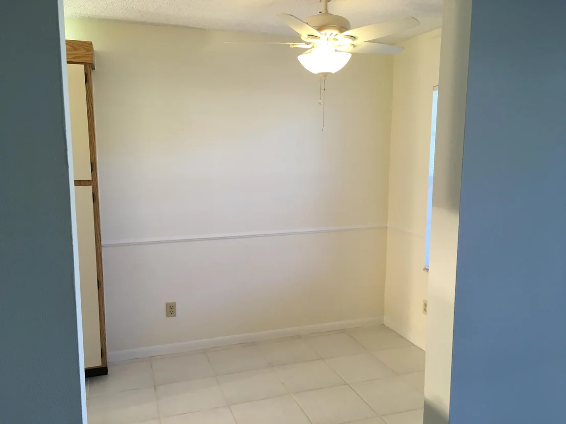 Photo of Unit E at 1001 Pinecrest Circle