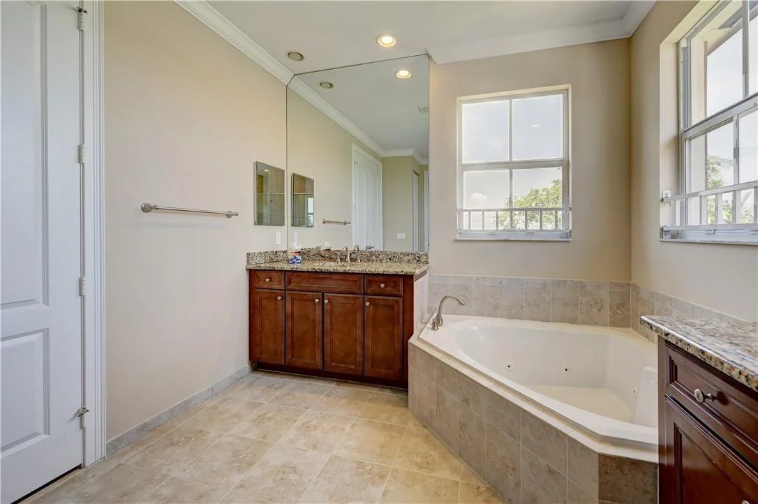 Photo of 8631 S Lakeside Bend