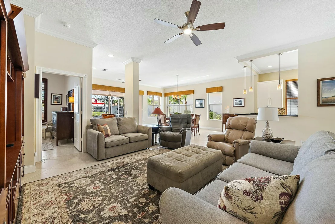Photo of 128 Hampton Circle