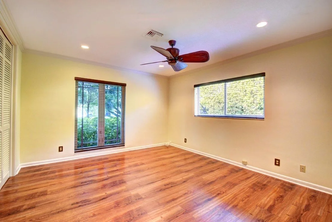 Photo of 998 Cypress Way