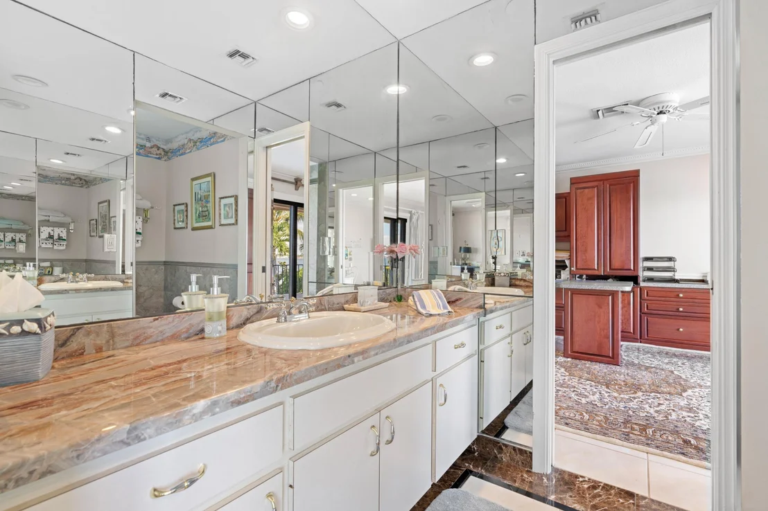 Photo of 1010 Pine Point Road
