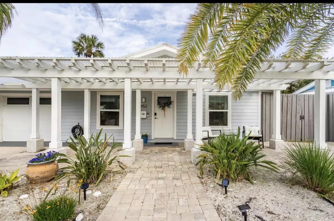 Photo of 452 Arricola Avenue