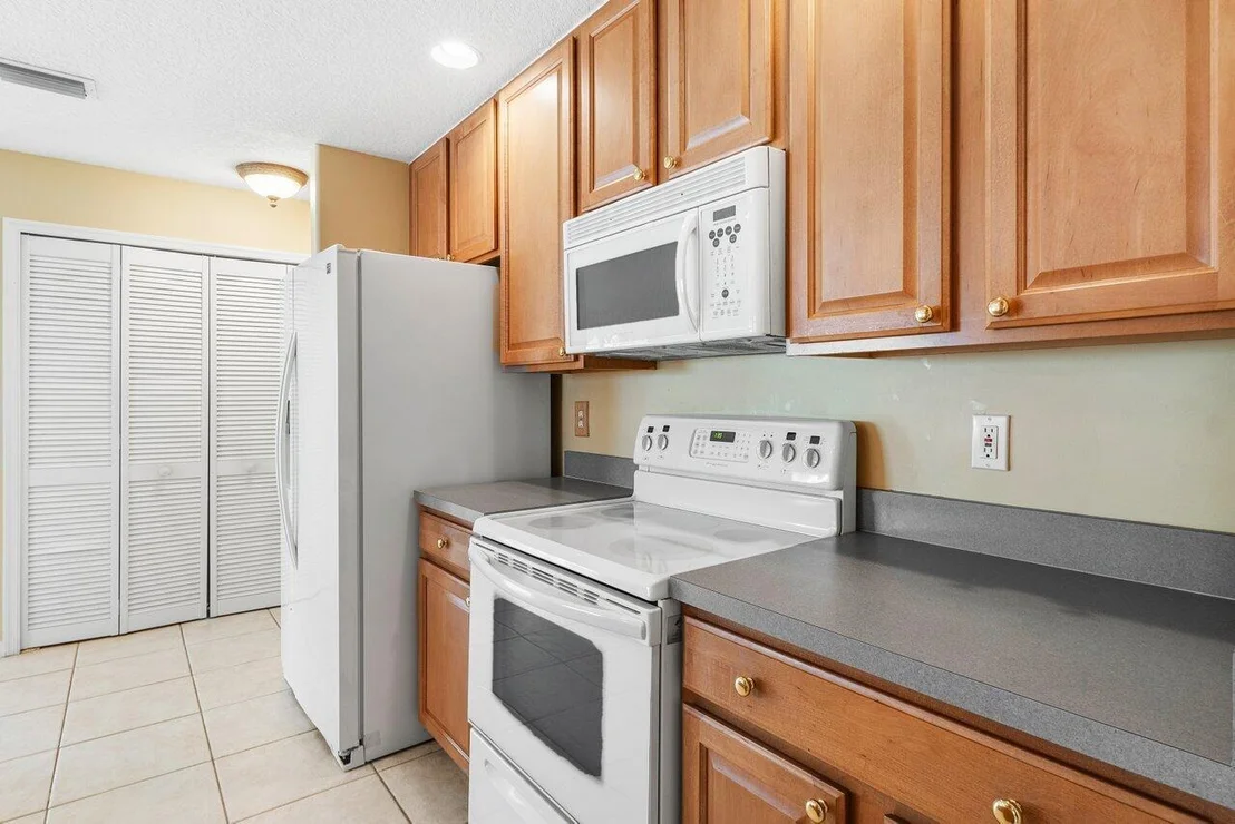 Photo of 542 Canoe Point
