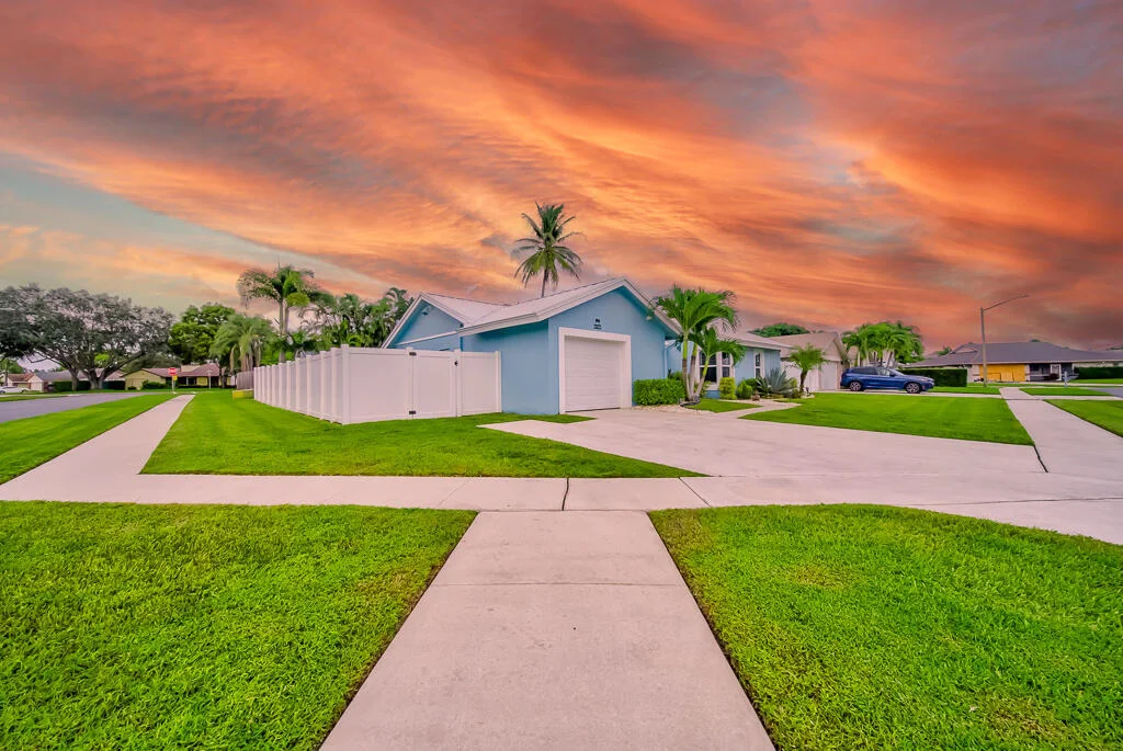 Photo of 841 NW 8th Way