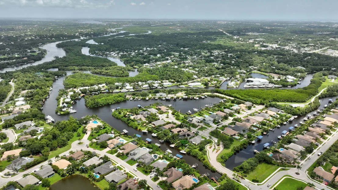 Photo of 755 SW RIVER BEND Circle