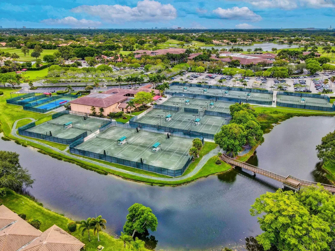 Photo of 271 Eagleton Estates Boulevard