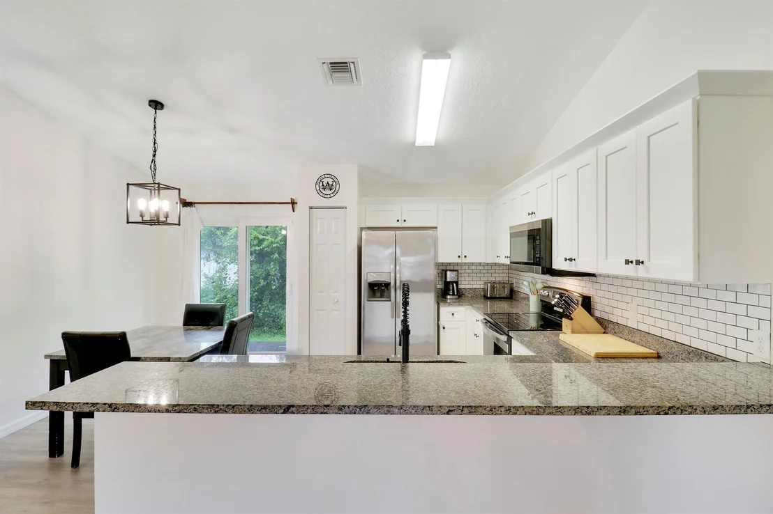Photo of 6185 6th Place