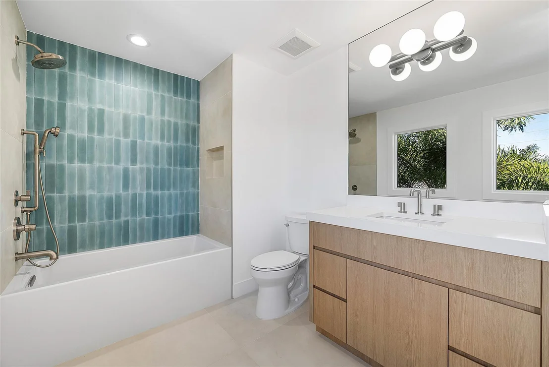 Photo of 8 LEEWARD Circle