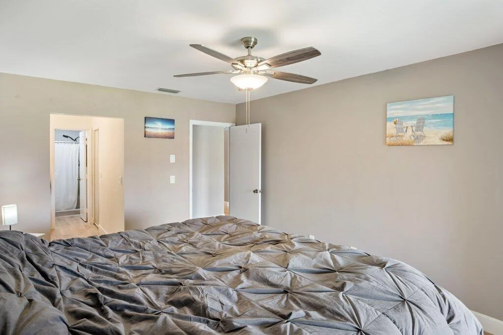 Photo of Unit B at 1402 Pinecrest Circle