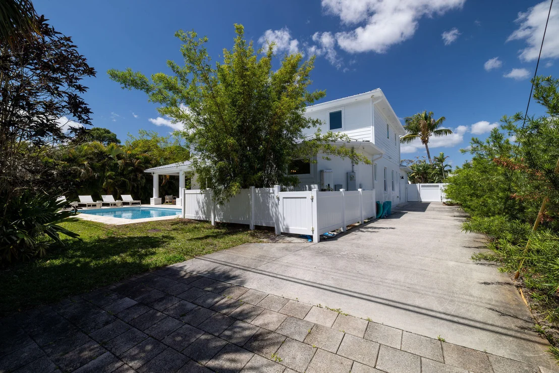 Photo of 19298 Gulfstream Drive