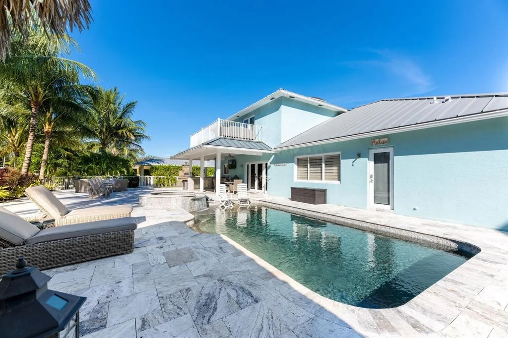 Photo of 916 Dolphin Drive