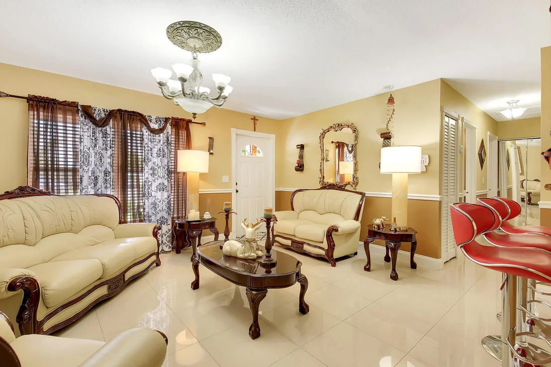 Photo of 2537 Cedarcrest Road