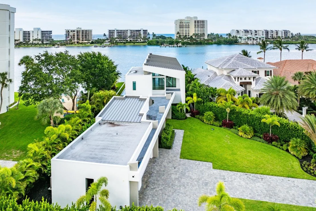 Photo of 3445 Harbor Road N