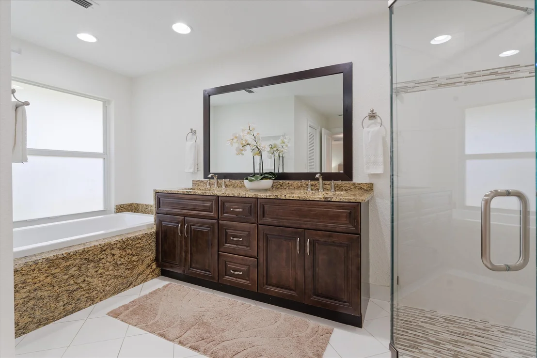 Photo of 824 Foxpointe Circle
