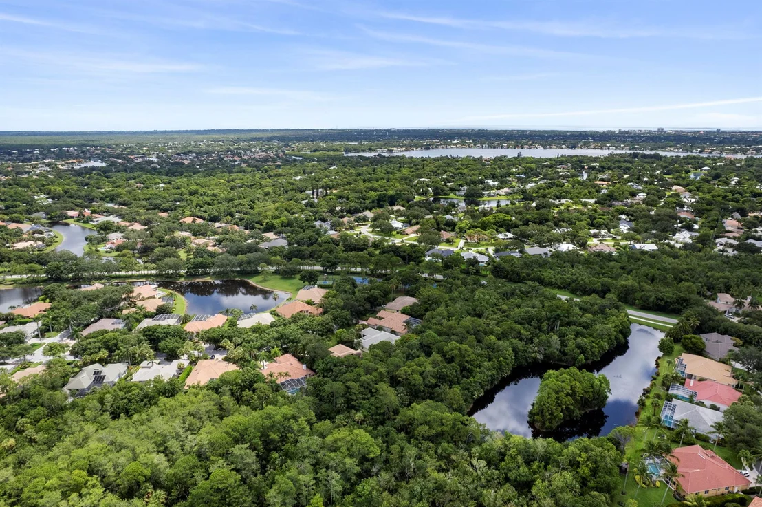 Photo of 136 N River Drive W