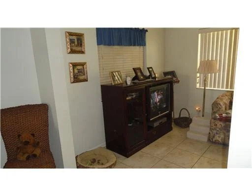 Photo of 104 NW 8th Place
