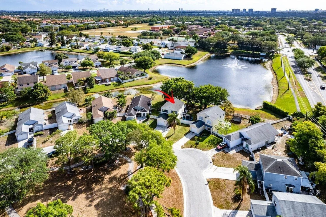 Photo of 4656 Lakeside Circle