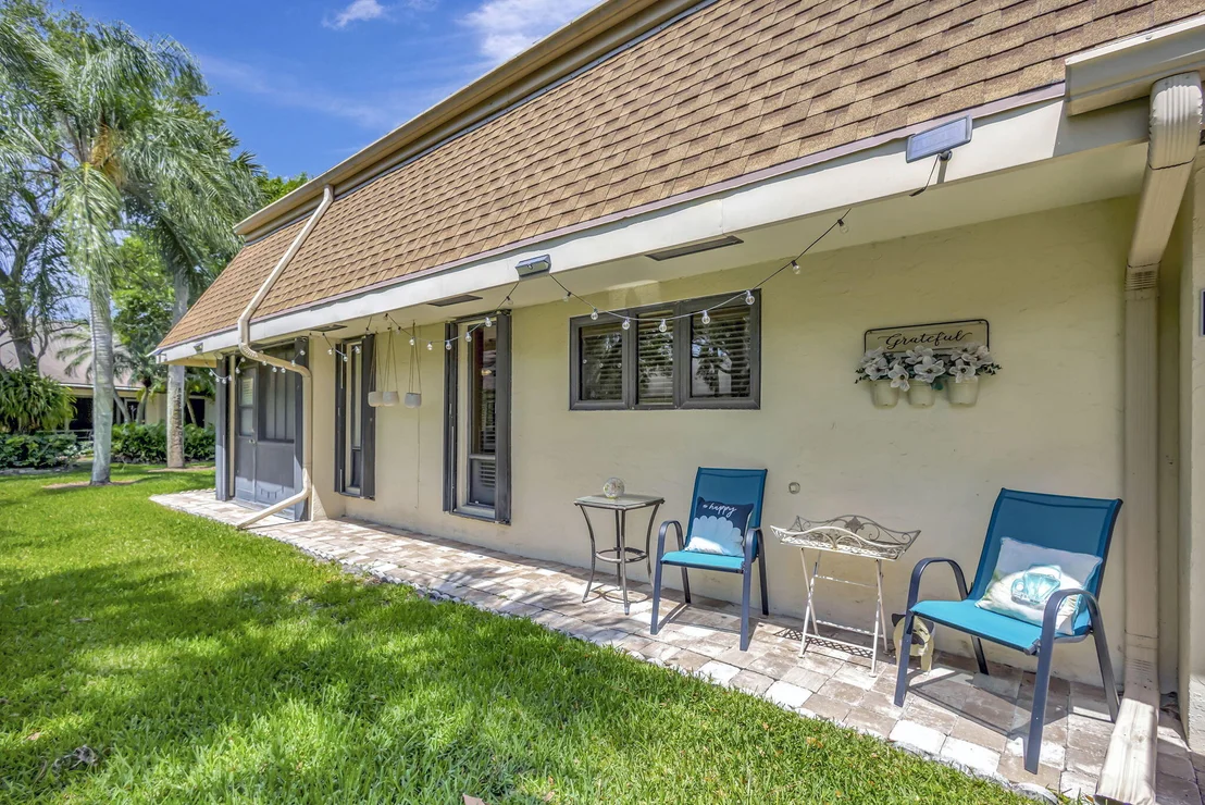 Photo of Unit D at 101 Half Moon Circle