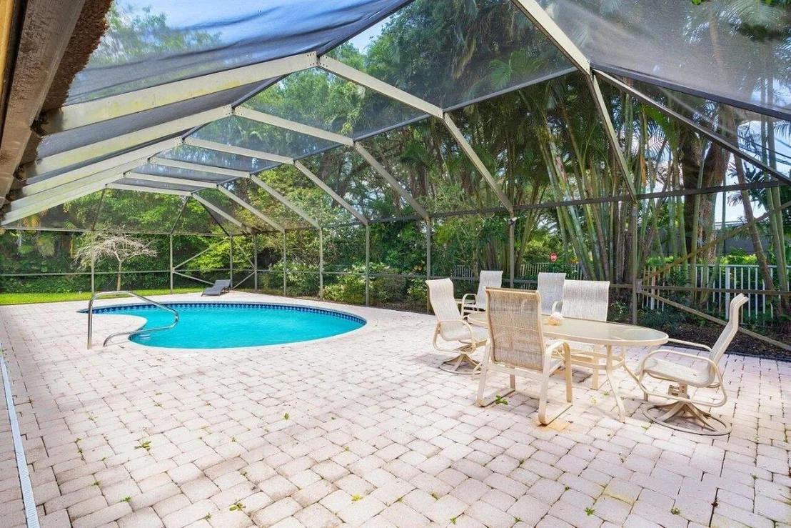Photo of 4590 Live Oak Boulevard