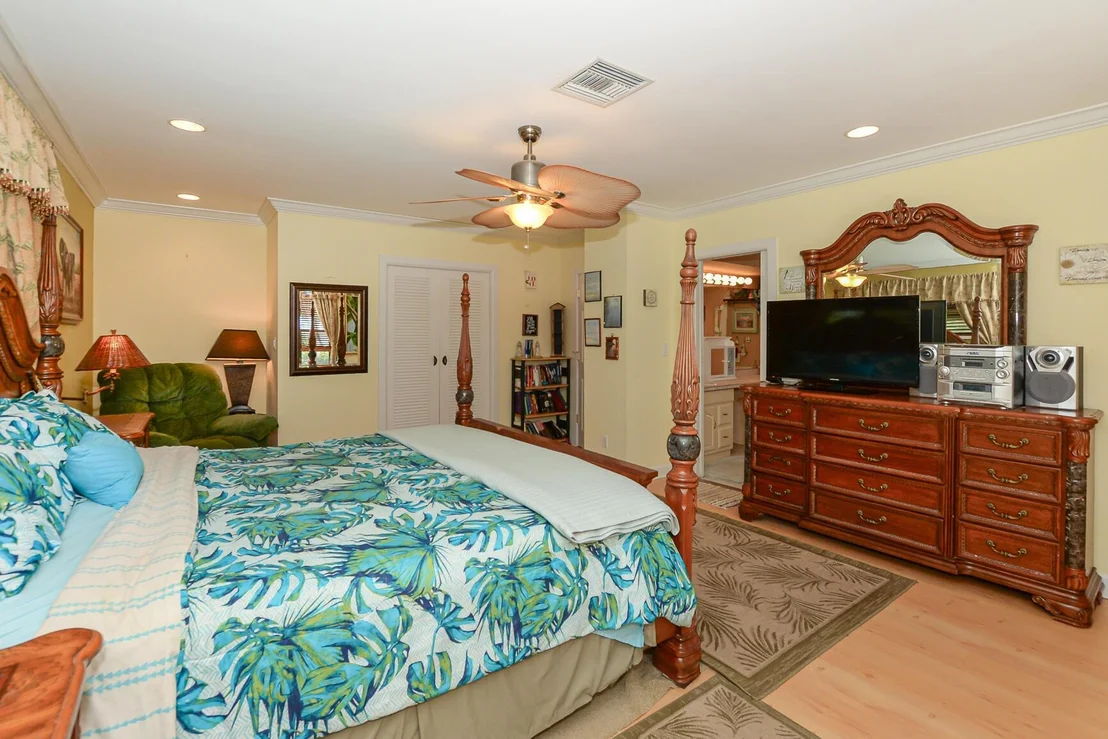 Photo of 576 SW Rustic Circle
