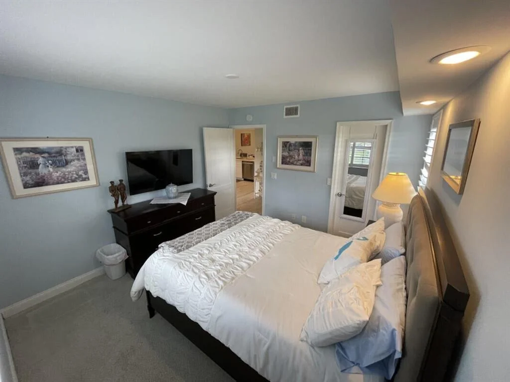 Photo of Unit F at 701 Pinecrest Circle