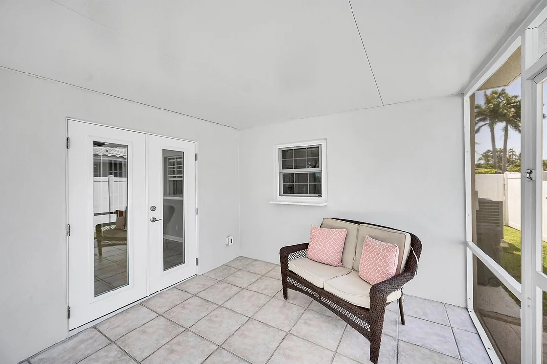 Photo of 2585 SE 6th Street