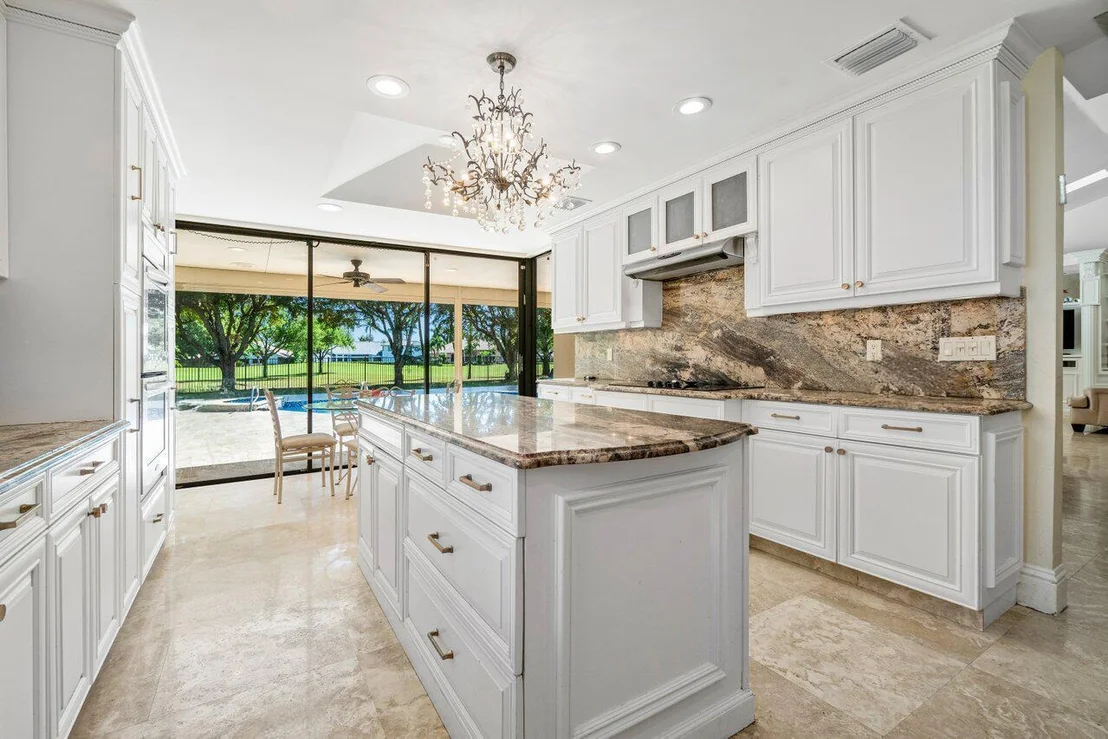 Photo of 4237 Bocaire Boulevard