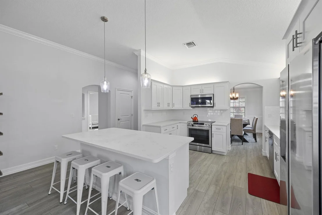 Photo of 17574 Cinquez Park Road E