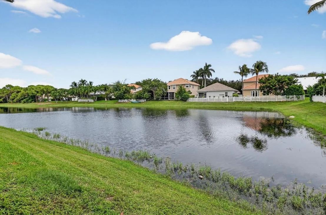 Photo of 523 Canoe Point