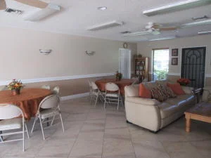 Photo of Unit D at 901 Pinecrest Circle