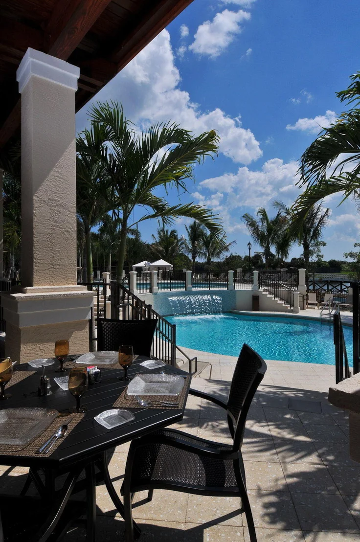 Photo of 7147 Le Chalet Boulevard