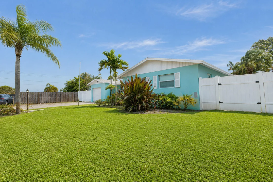 Photo of 2395 Edgewater Drive