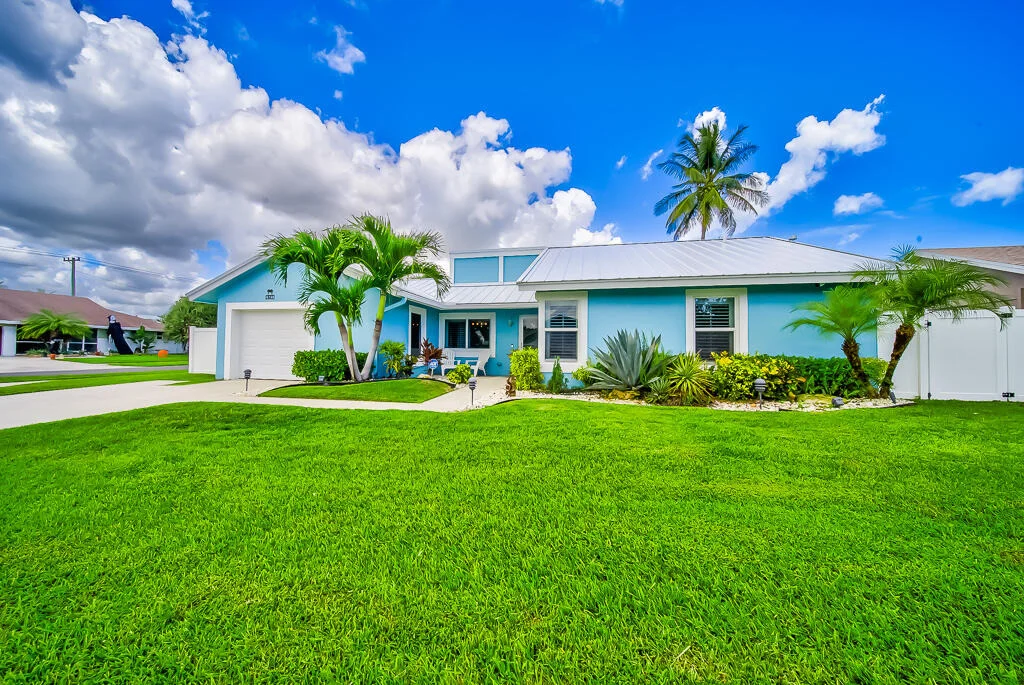 Photo of 841 NW 8th Way